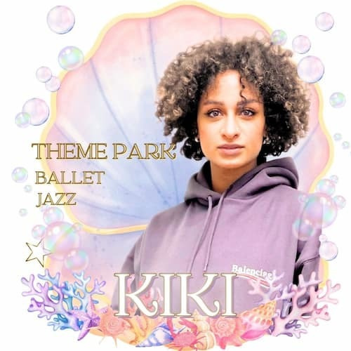 晴海・勝どき・聖路加の子ども向けダンス教室KIKI。勝どき駅徒歩30秒のODFSダンススタジオでポーズをとるKiKi先生のアーティスト写真。USJ出演や英国での修士号取得経験を持つプロ講師が、テーマパークダンスの基礎となる高度な身体操作を勝どき・晴海エリアで教える様子を象徴する肖像